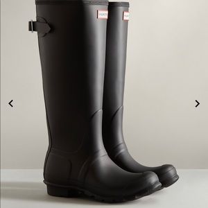 Hunter Tall Matte Black Rainboots